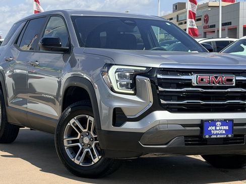 Used 2025 GMC Terrain Elevation FWD image 2