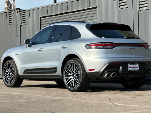 Certified 2024 Porsche Macan image 3