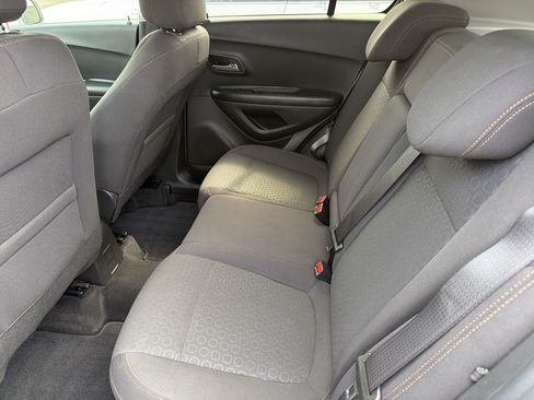 Used 2022 Chevrolet Trax LS w/ Tint and Cruise Package AWD/4WD image 21