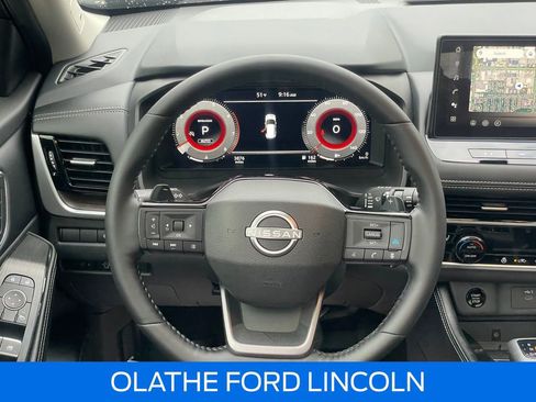 Used 2025 Nissan Rogue Platinum image 27