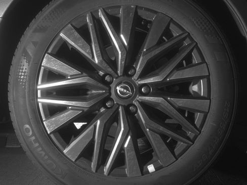 Used 2025 Nissan Altima 2.5 SV FWD image 15