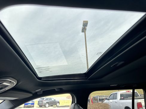 New 2025 Jeep Grand Cherokee Altitude image 28