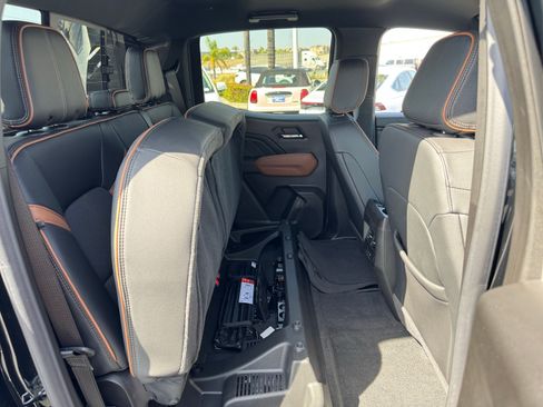 Used 2025 GMC Canyon AT4 w/ Nightfall Edition AWD/4WD image 37