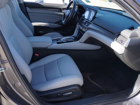Used 2019 Honda Accord Touring image 14