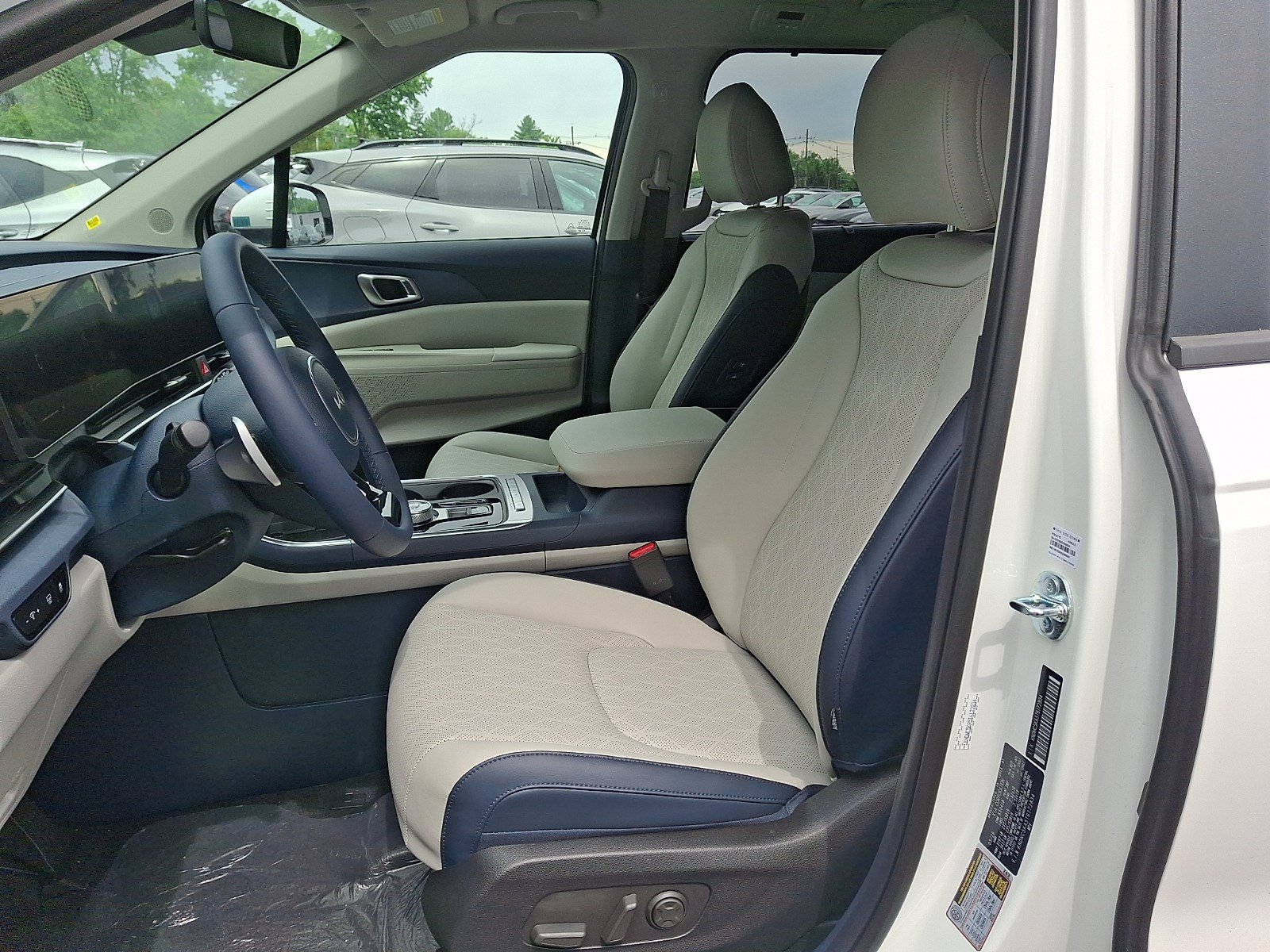 New 2026 Kia Carnival EX FWD image 6
