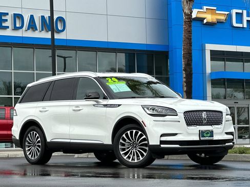 Used 2024 Lincoln Aviator Reserve AWD/4WD image 2