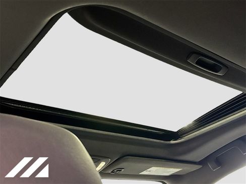 Used 2022 Toyota Sienna XSE image 23