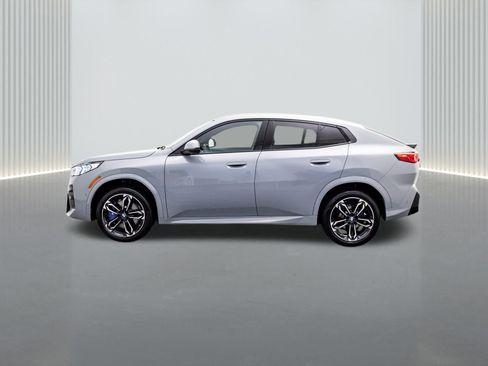 Used 2025 BMW X2 xDrive28i w/ Premium Package image 2