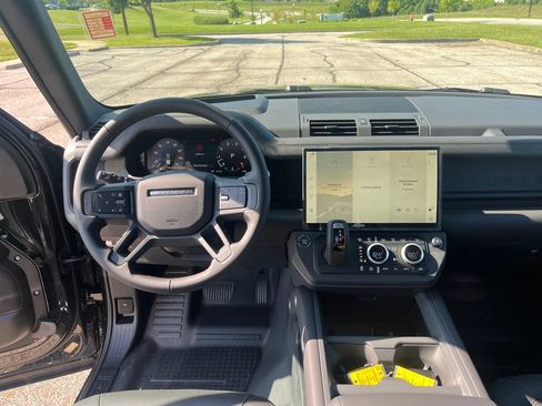 New 2026 Land Rover Defender 110 X-Dynamic SE AWD/4WD image 13