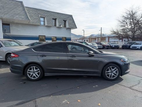 Used 2016 Ford Fusion SE image 2