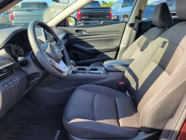 Used 2025 Nissan Altima 2.5 SV FWD image 8