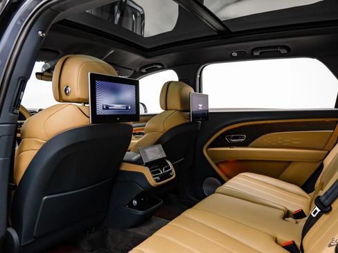 Used 2023 Bentley Bentayga Extended Wheelbase AWD/4WD image 86