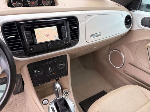 Used 2015 Volkswagen Beetle TDI image 23