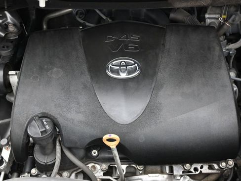 Used 2018 Toyota Sienna SE FWD image 39