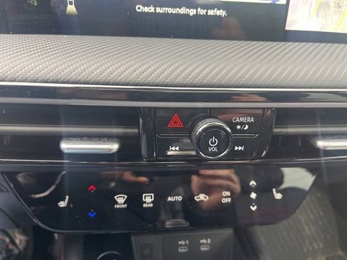 Used 2025 Nissan Kicks SR w/ SR Premium Package image 22