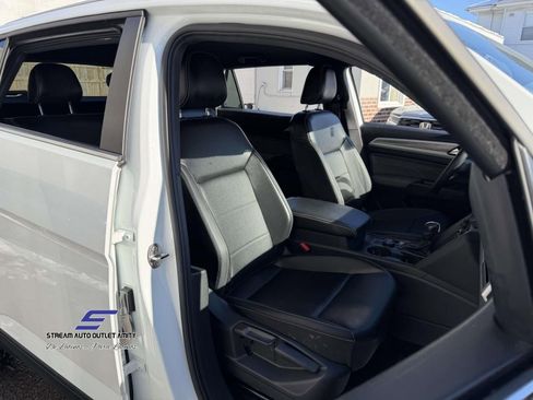 Used 2022 Volkswagen Atlas Cross Sport SE image 13