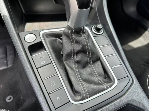 Used 2024 Volkswagen Jetta SE FWD image 20
