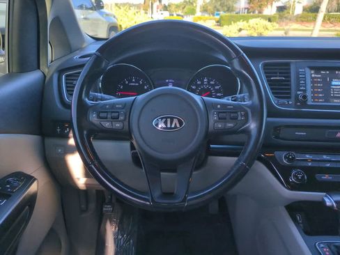 Used 2020 Kia Sedona EX image 16