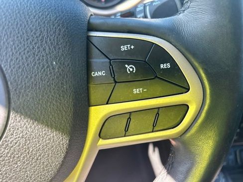 Used 2018 Jeep Cherokee Limited AWD/4WD image 24