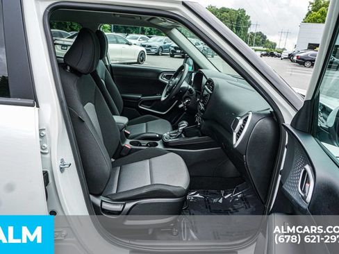 Used 2025 Kia Soul LX w/ LX Technology Package FWD image 23