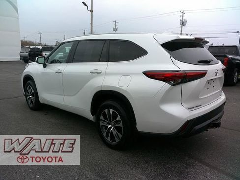 Used 2023 Toyota Highlander XLE image 5