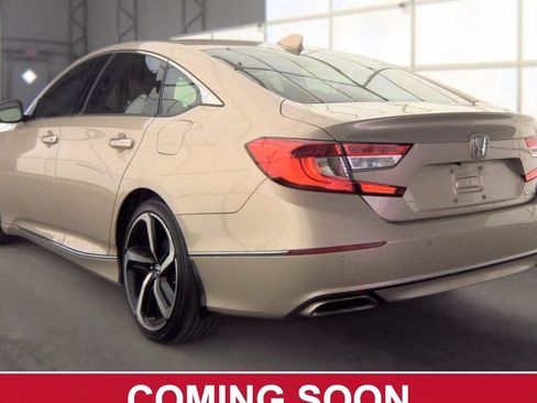 Used 2018 Honda Accord Touring image 9