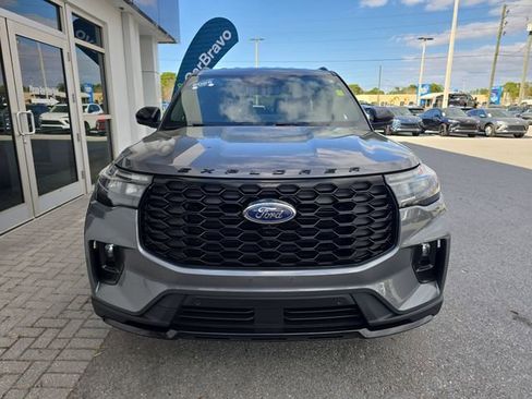 Used 2025 Ford Explorer ST-Line image 2