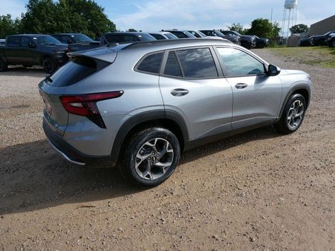 New 2026 Chevrolet Trax LT w/ LT Convenience Package FWD image 5