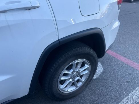 Used 2019 Jeep Grand Cherokee Laredo image 8