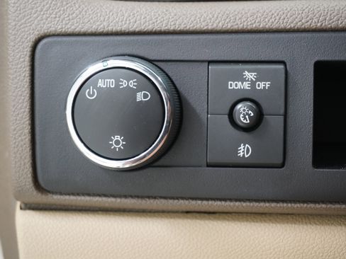 Used 2013 Chevrolet Avalanche LTZ image 23