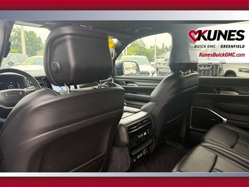 Used 2024 Jeep Wagoneer L Series II w/ Flexible Seating Group AWD/4WD image 28