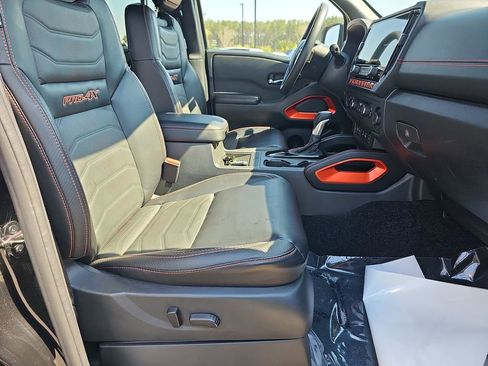 Used 2025 Nissan Frontier PRO-4X w/ Pro Premium Package image 13