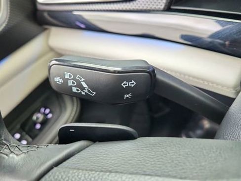 Used 2025 Volkswagen Atlas Cross Sport SEL Premium R-Line AWD/4WD image 40