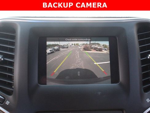 Used 2020 Jeep Cherokee Latitude Plus FWD image 21