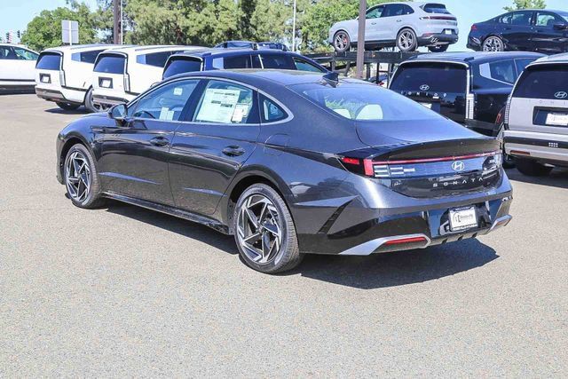 New 2026 Hyundai Sonata SEL FWD image 2
