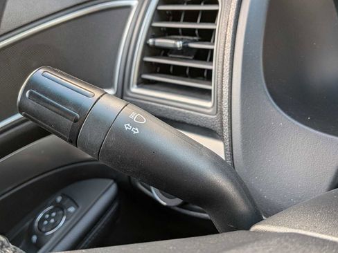 Used 2019 Ford Explorer XLT image 25