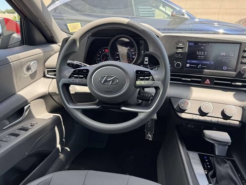Used 2023 Hyundai Elantra SE FWD image 11