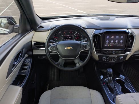 Used 2023 Chevrolet Traverse LT image 18