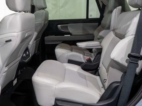 Used 2025 Ford Expedition Platinum w/ Driver's Package AWD/4WD image 13