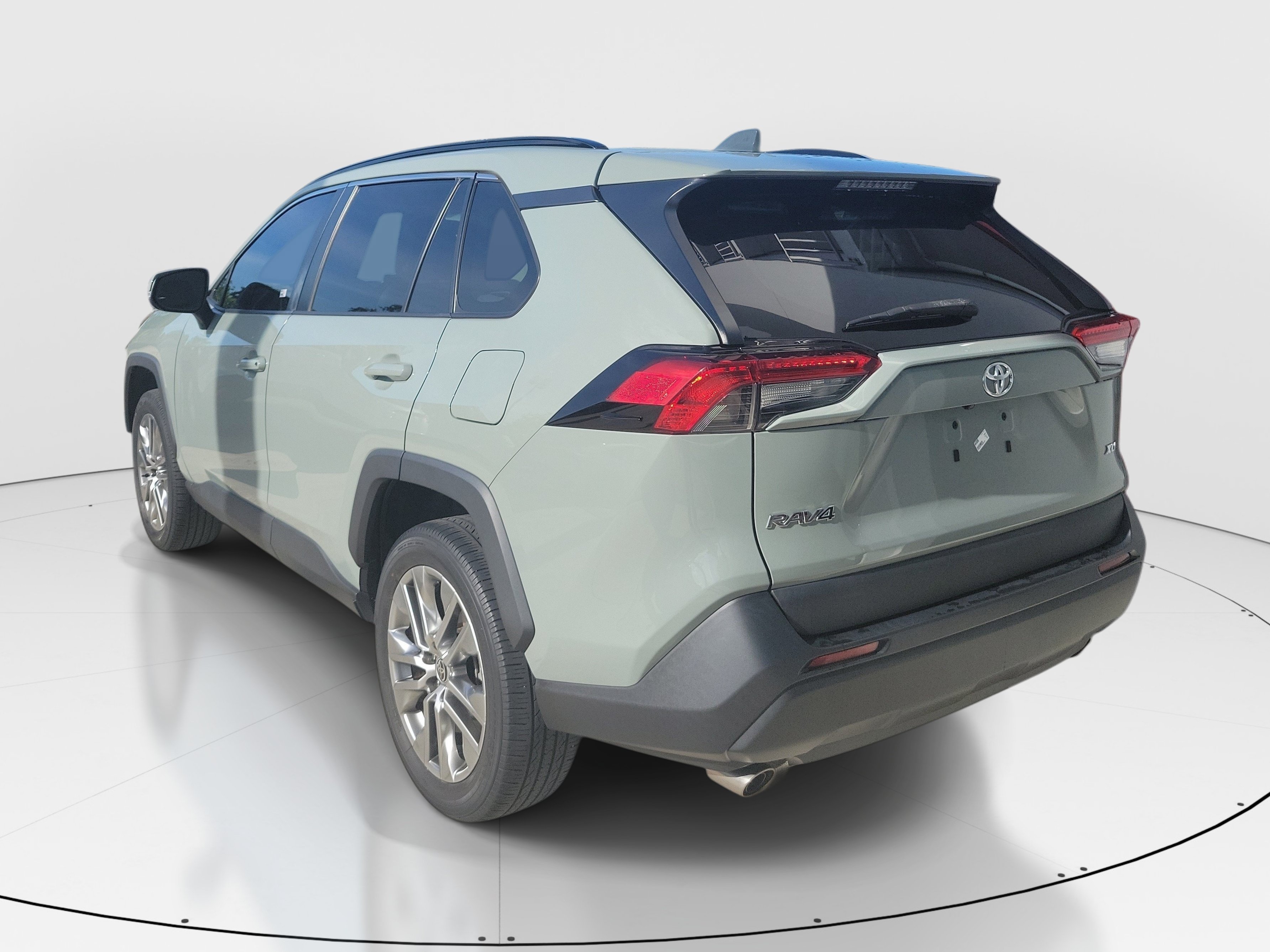 Used 2023 Toyota RAV4 XLE Premium FWD image 5