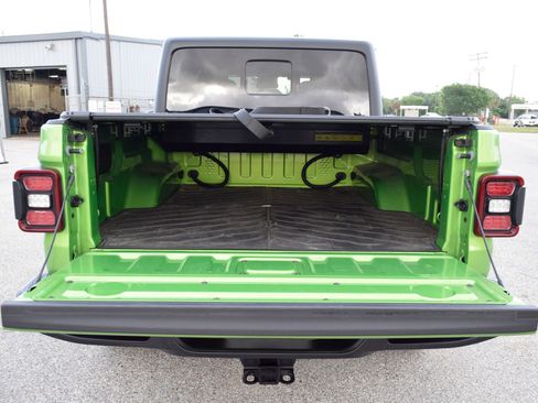 Used 2025 Jeep Gladiator Mojave w/ Convenience Group AWD/4WD image 21