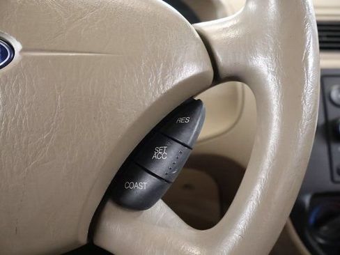 Used 2005 Ford Focus ZX4 Sedan FWD image 18