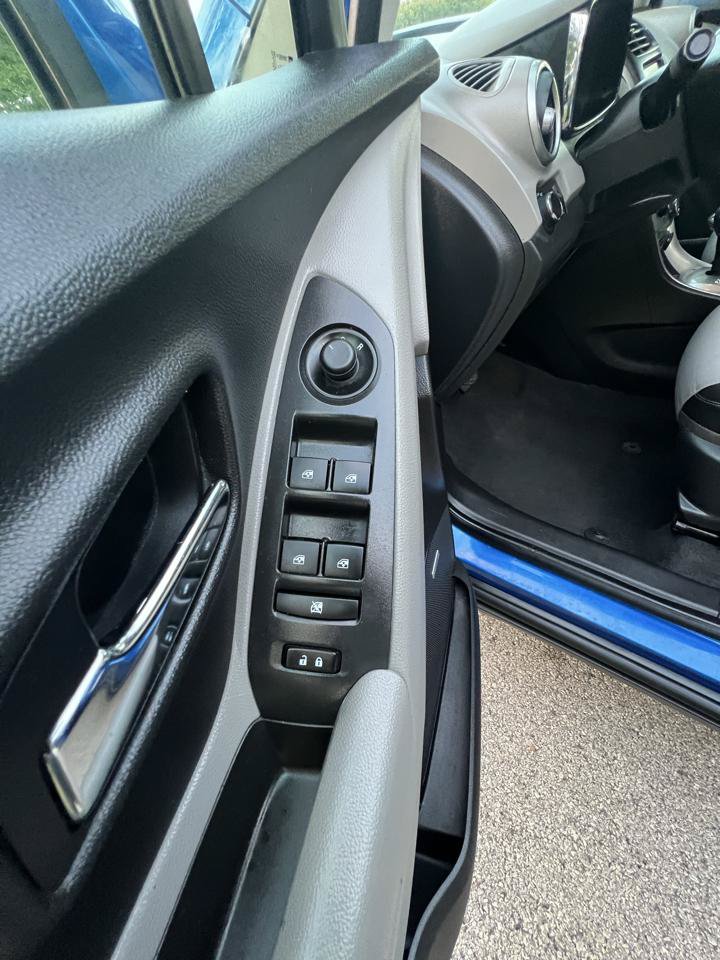 Used 2015 Chevrolet Trax LT w/ LT Sun and Sound Package FWD image 30