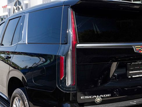 Used 2024 Cadillac Escalade Premium Luxury AWD/4WD image 37