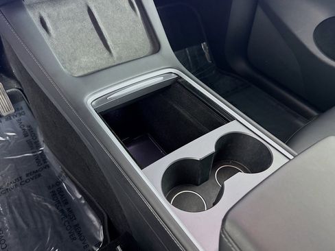 Used 2022 Tesla Model Y Long Range image 5