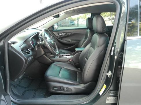 Used 2018 Chevrolet Malibu LT w/ Leather Package FWD image 12