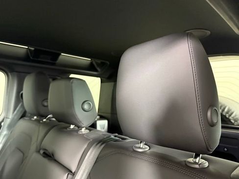 New 2025 Land Rover Defender 110 X-Dynamic SE image 24