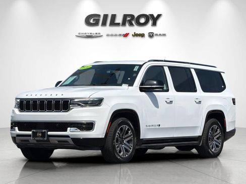 Used 2024 Jeep Wagoneer L Series II w/ Flexible Seating Group AWD/4WD image 8