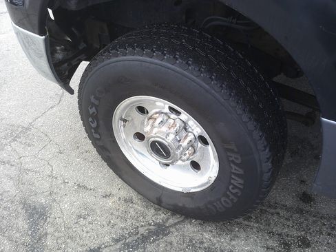 Used 2005 Ford Excursion XLS image 10