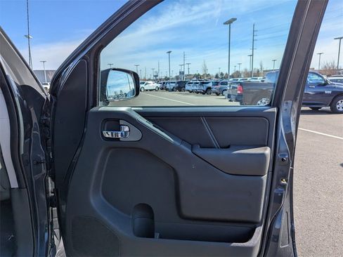 Used 2015 Nissan Frontier PRO-4X image 37